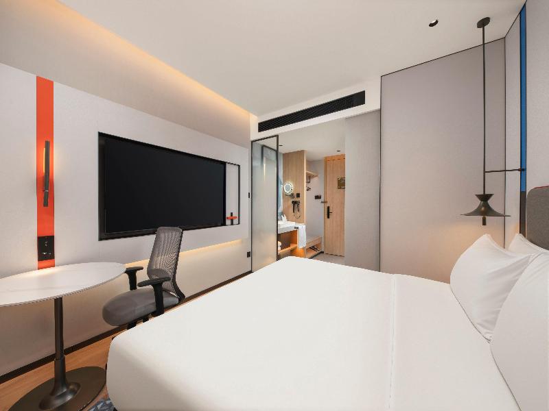 Holiday Inn Express Jinan Quancheng Square by IHG image