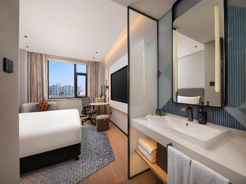 Holiday Inn Express Jinan Quancheng Square by IHG image