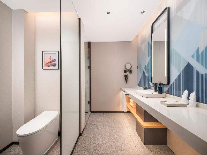 Holiday Inn Express Jinan Quancheng Square by IHG image