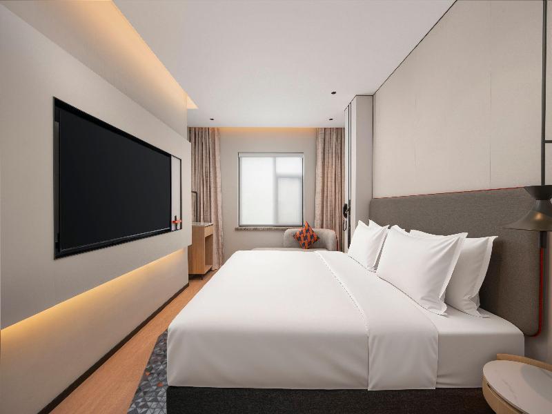 Holiday Inn Express Jinan Quancheng Square by IHG image