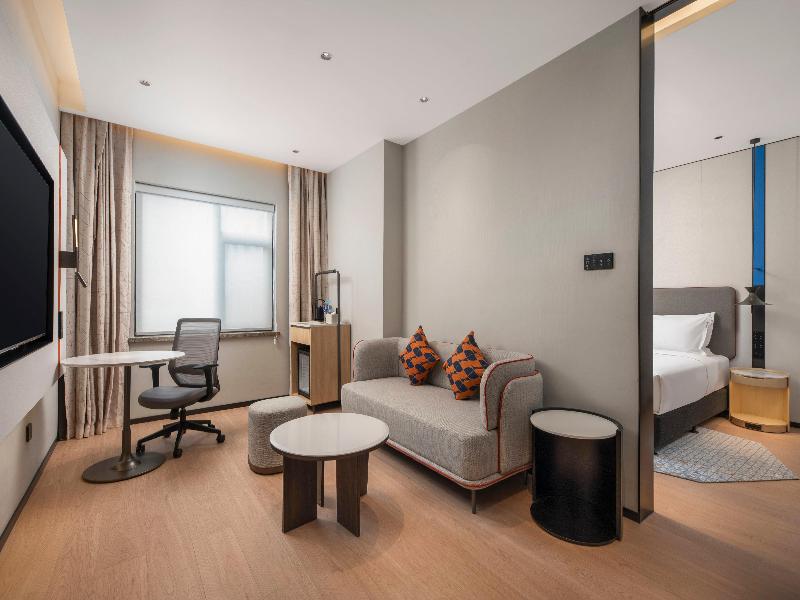 Holiday Inn Express Jinan Quancheng Square by IHG image