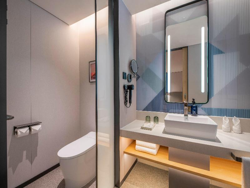 Holiday Inn Express Jinan Quancheng Square by IHG image