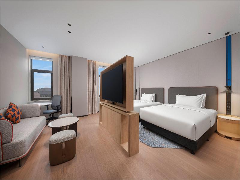 Holiday Inn Express Jinan Quancheng Square by IHG image