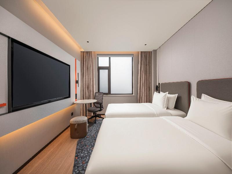 Holiday Inn Express Jinan Quancheng Square by IHG image