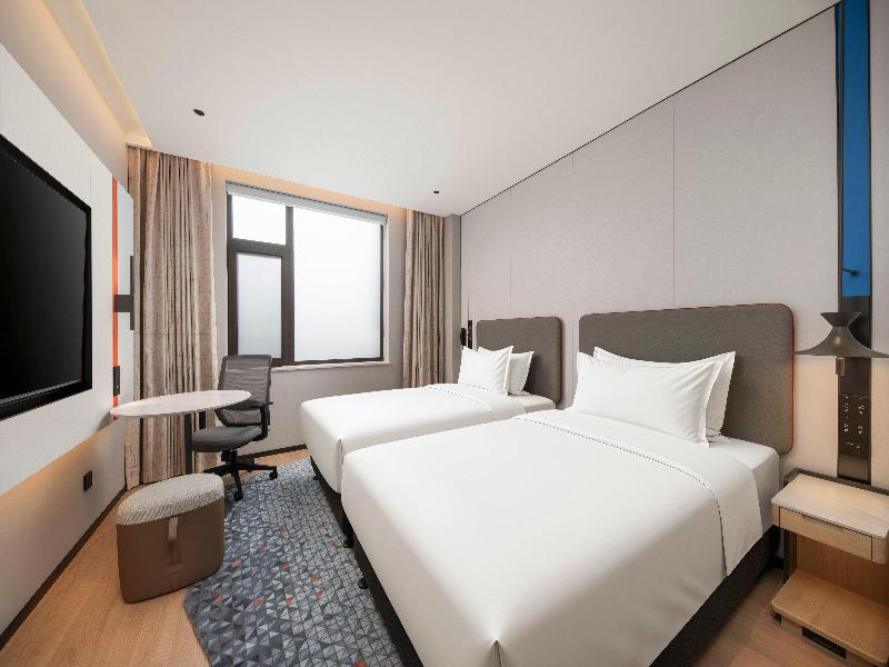 Holiday Inn Express Jinan Quancheng Square by IHG image
