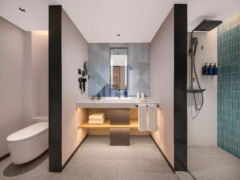 Holiday Inn Express Jinan Quancheng Square by IHG image
