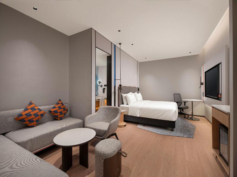 Holiday Inn Express Jinan Quancheng Square by IHG image