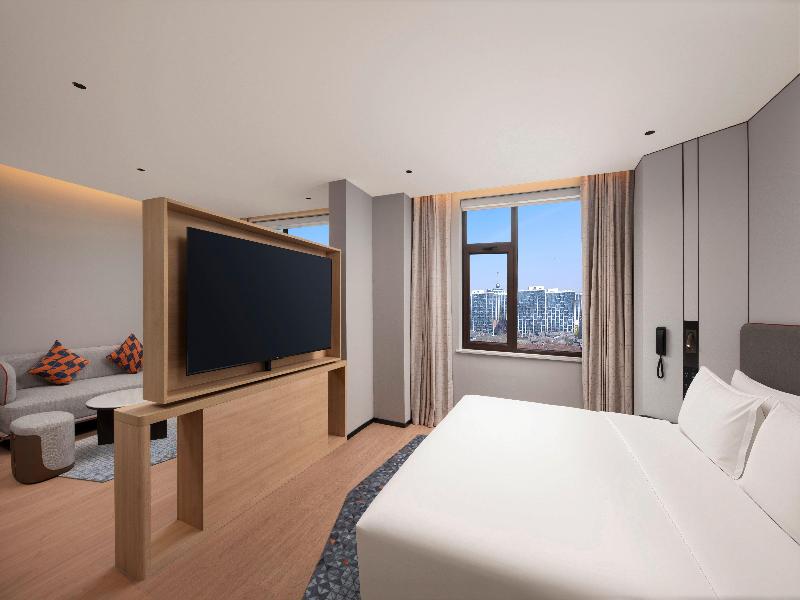 Holiday Inn Express Jinan Quancheng Square by IHG image