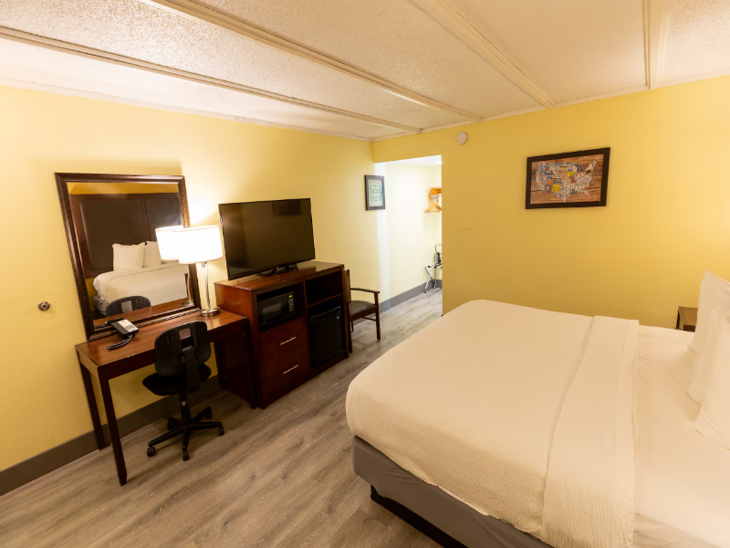 Kings House Motor Hotel, A Dazzler Select By Wyndh — view