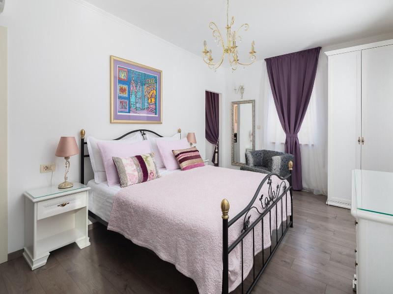 Romantic Luxury Rooms image