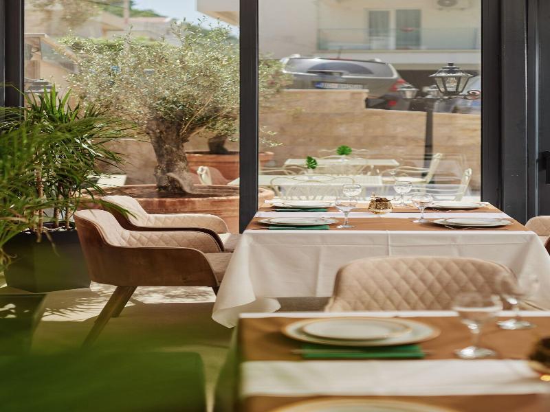 Hotel Diplomat image