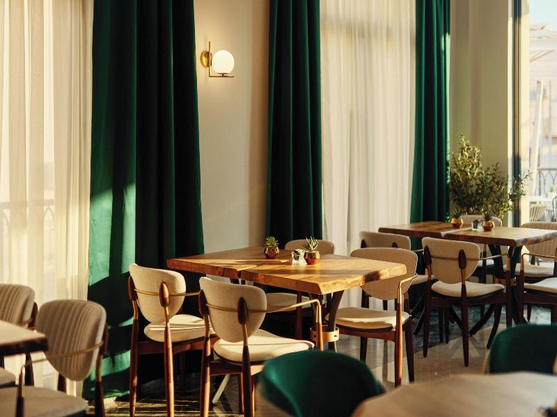 Hotel Diplomat image