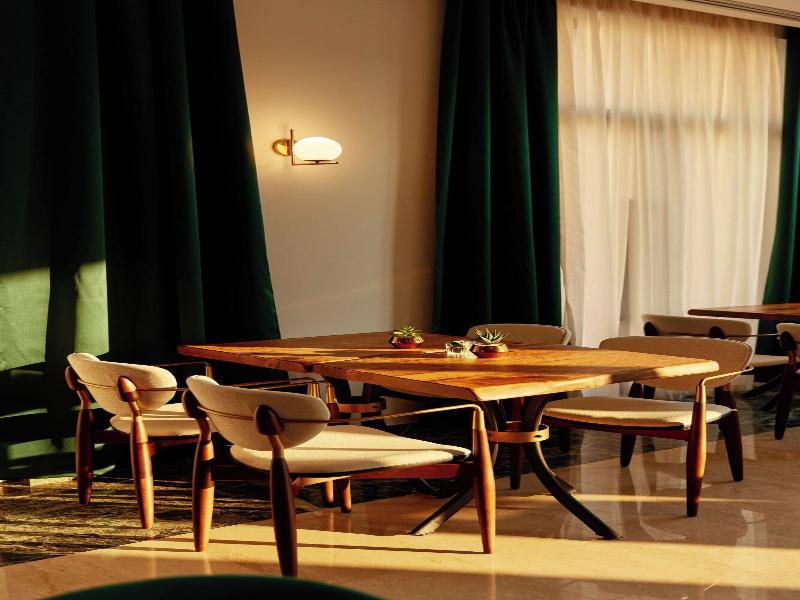 Hotel Diplomat image