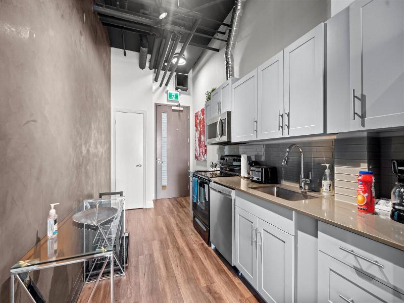 Bright Suites Finch West image