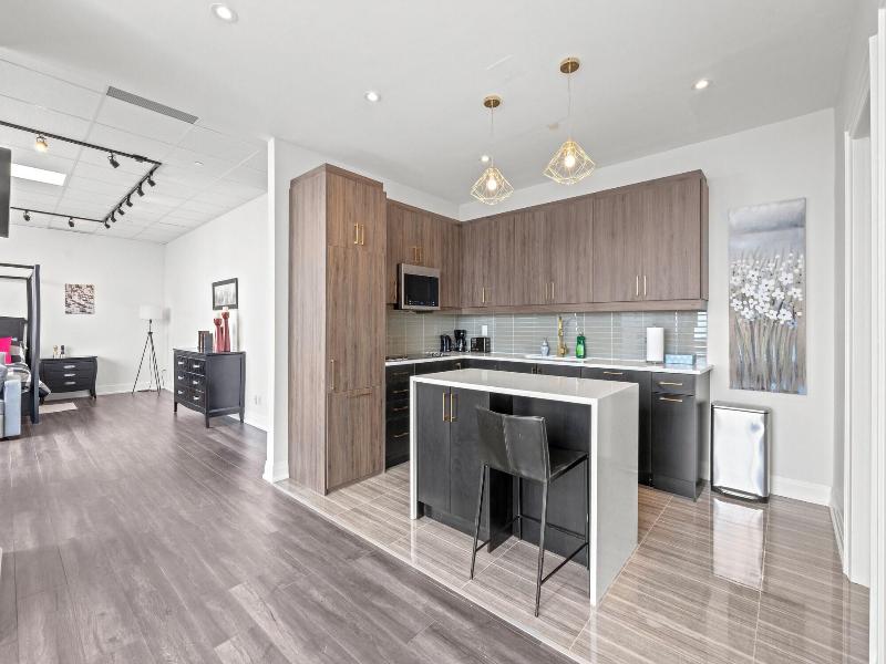 Bright Suites Finch West image