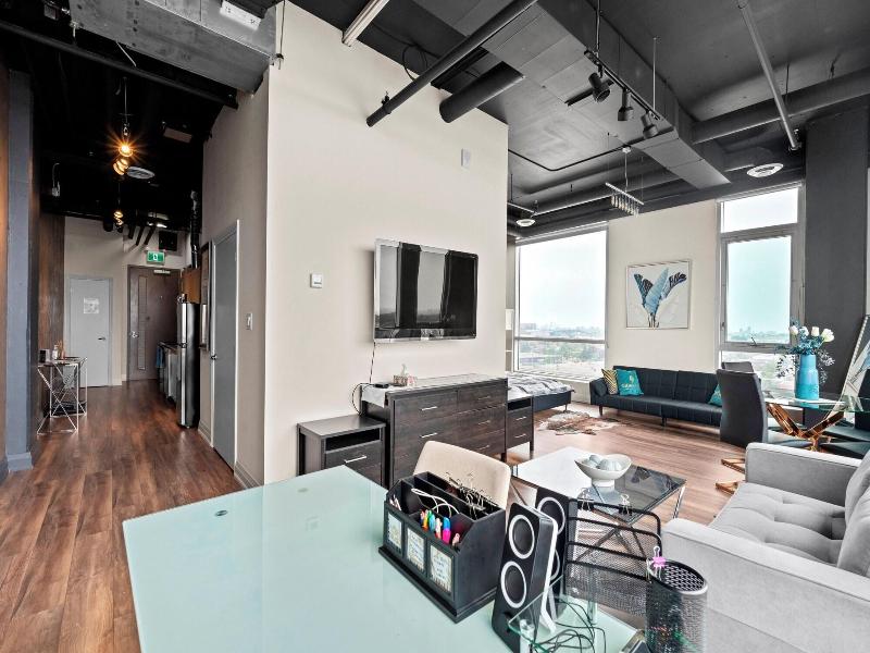 Bright Suites Finch West image