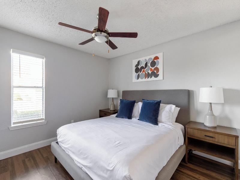 Landing Grand Prairie image