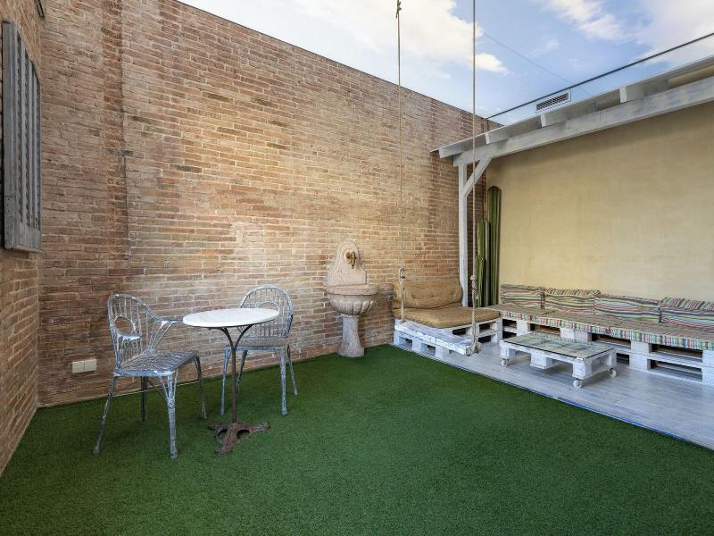 Enjoybcn Coliseum Apartments image