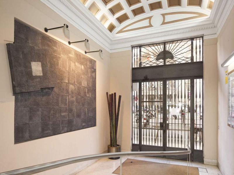 Enjoybcn Coliseum Apartments image