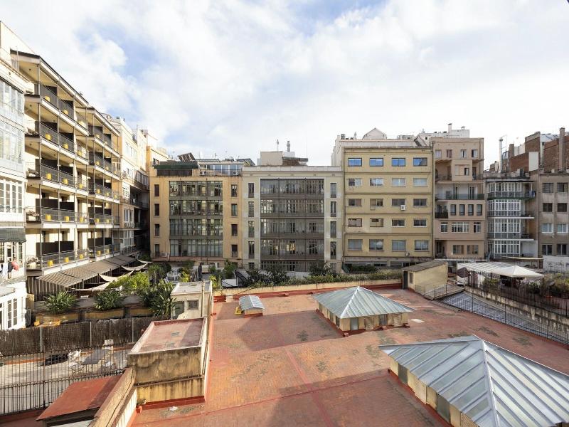 Enjoybcn Coliseum Apartments image