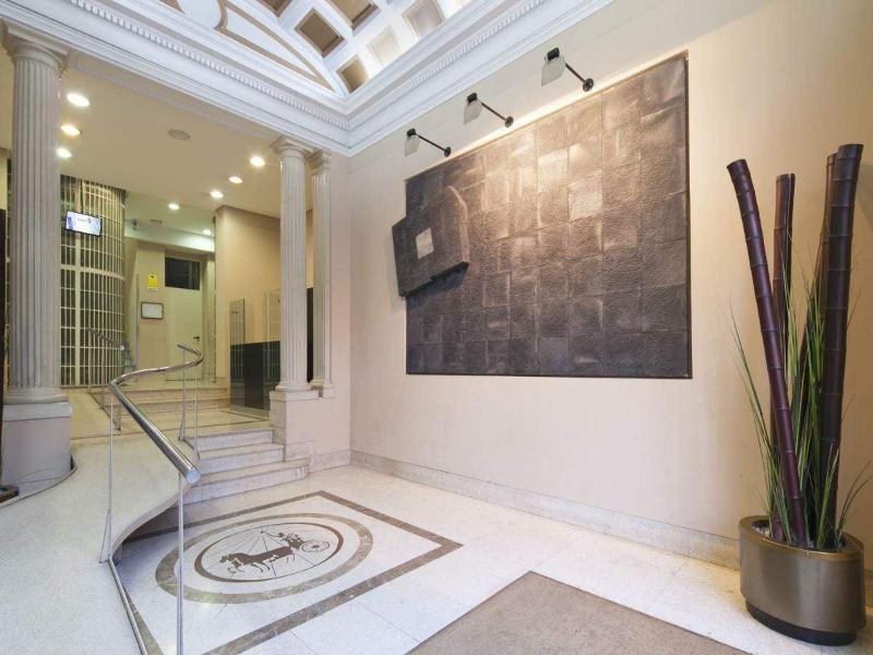 Enjoybcn Coliseum Apartments image