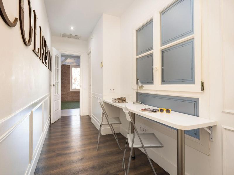 Enjoybcn Coliseum Apartments image