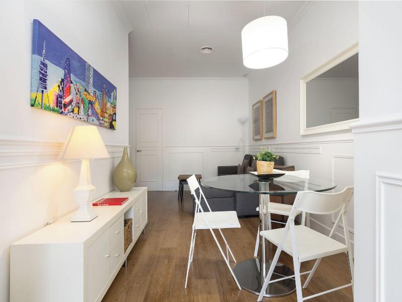 Enjoybcn Coliseum Apartments image