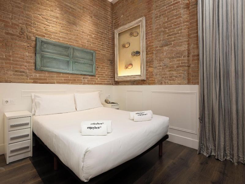 Enjoybcn Coliseum Apartments image