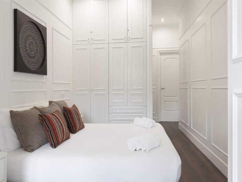 Enjoybcn Coliseum Apartments image