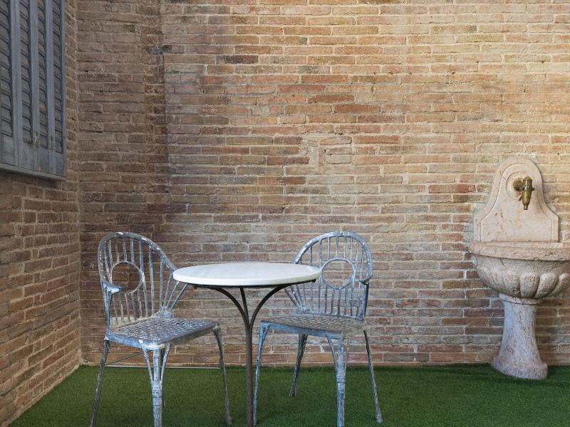 Enjoybcn Coliseum Apartments image