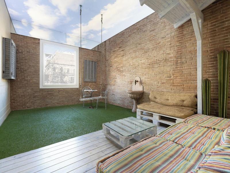 Enjoybcn Coliseum Apartments image