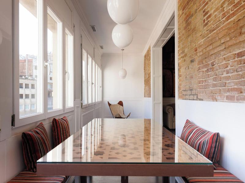 Enjoybcn Coliseum Apartments image
