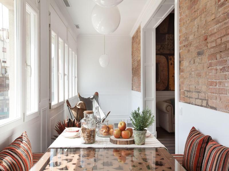 Enjoybcn Coliseum Apartments image