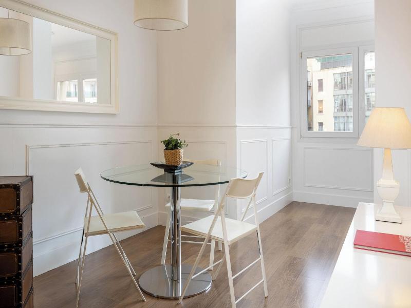Enjoybcn Coliseum Apartments image