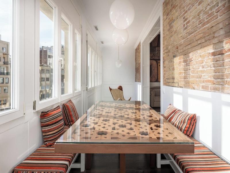 Enjoybcn Coliseum Apartments image
