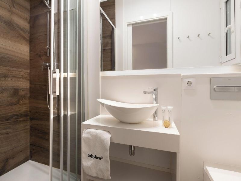 Enjoybcn Coliseum Apartments image