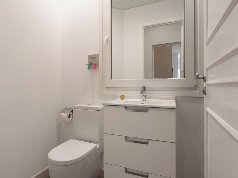 Enjoybcn Coliseum Apartments image