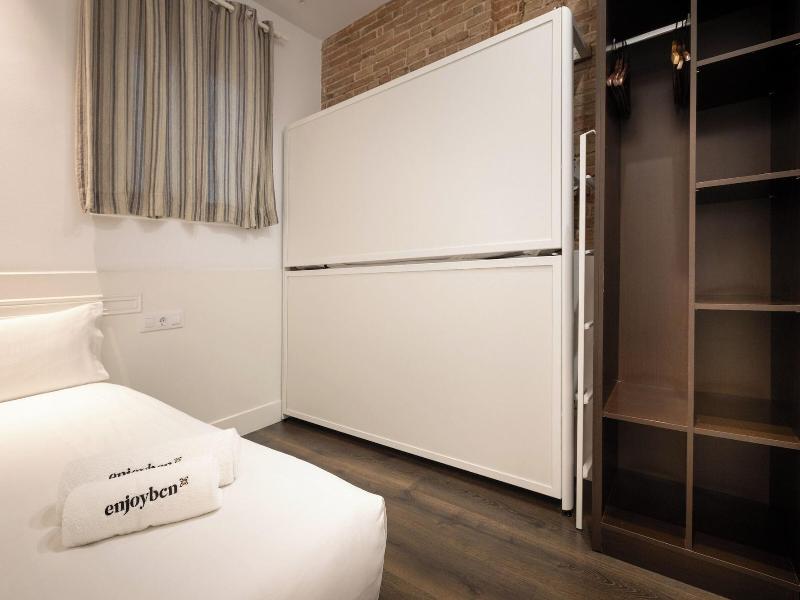 Enjoybcn Coliseum Apartments image