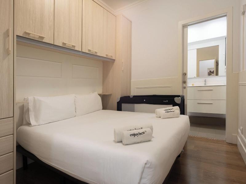 Enjoybcn Coliseum Apartments image