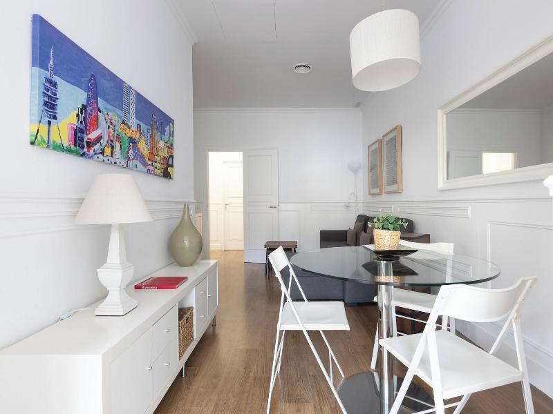 Enjoybcn Coliseum Apartments image