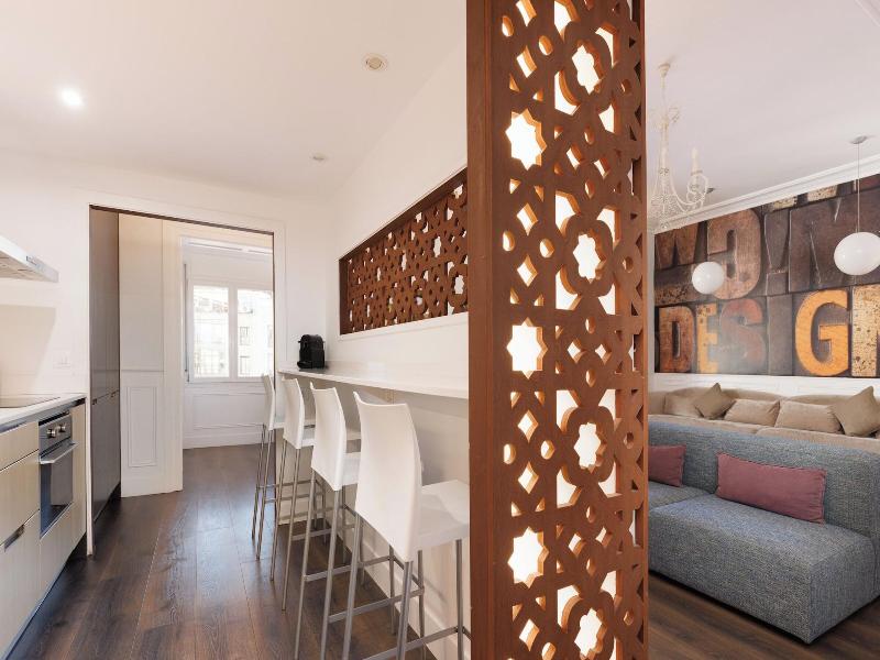 Enjoybcn Coliseum Apartments image