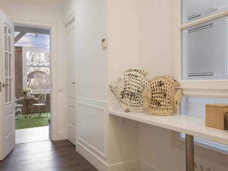 Enjoybcn Coliseum Apartments image