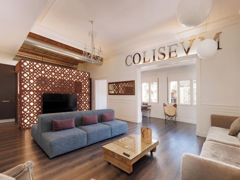 Enjoybcn Coliseum Apartments image