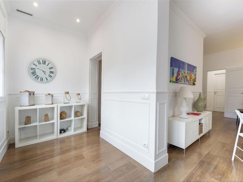 Enjoybcn Coliseum Apartments image