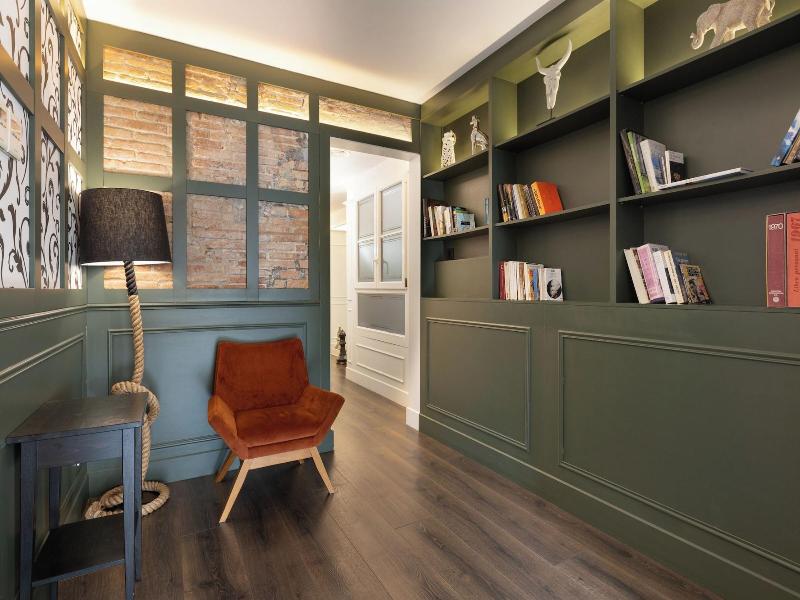 Enjoybcn Coliseum Apartments image