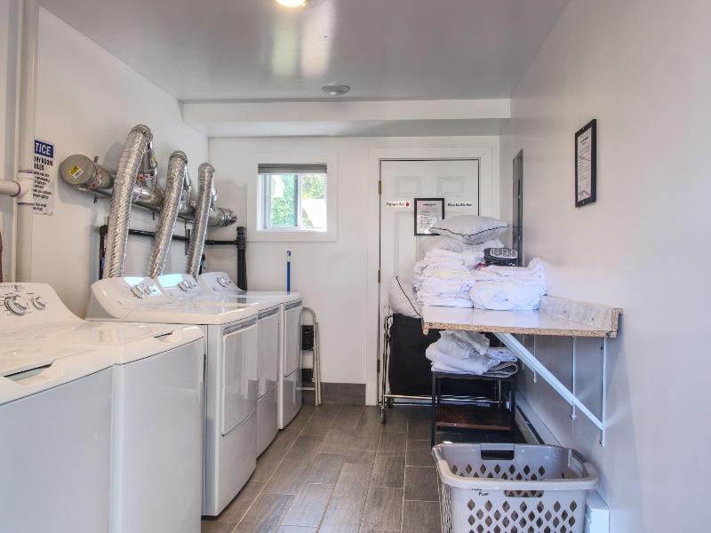 Vermont Suites image