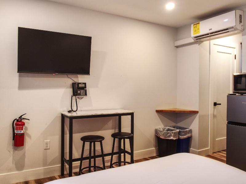 Vermont Suites image