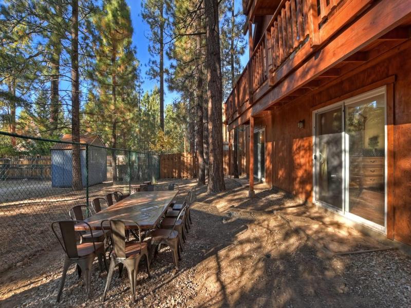 Big 10 Luxury Cabin With Hottub image
