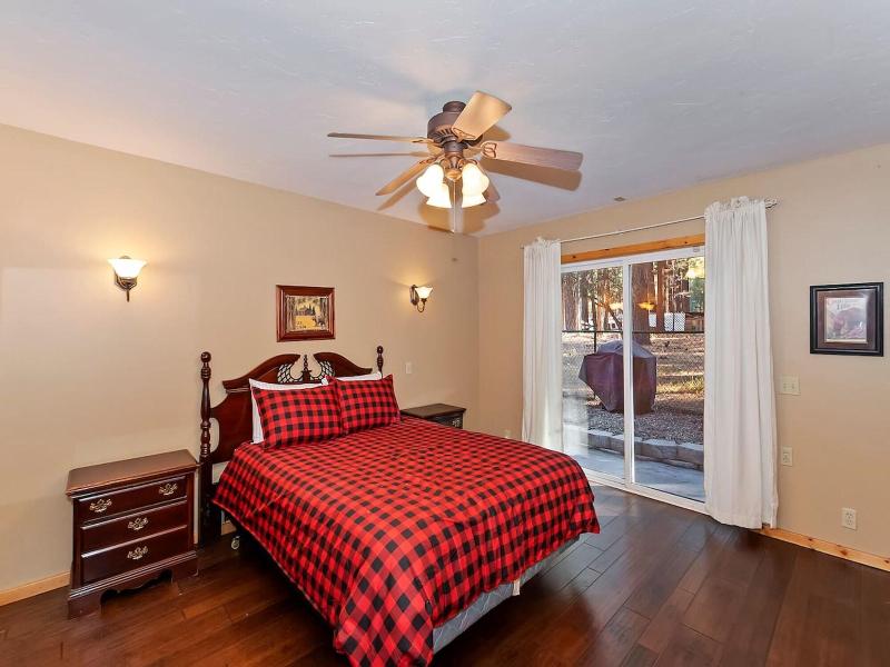 Big 10 Luxury Cabin With Hottub image
