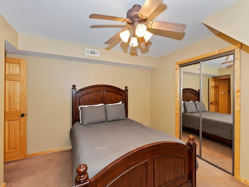Big 10 Luxury Cabin With Hottub image